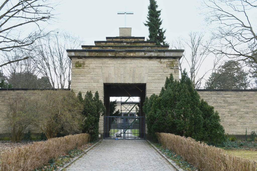 Torhaus am Friedhof Lilienthalstraße in Berlin
